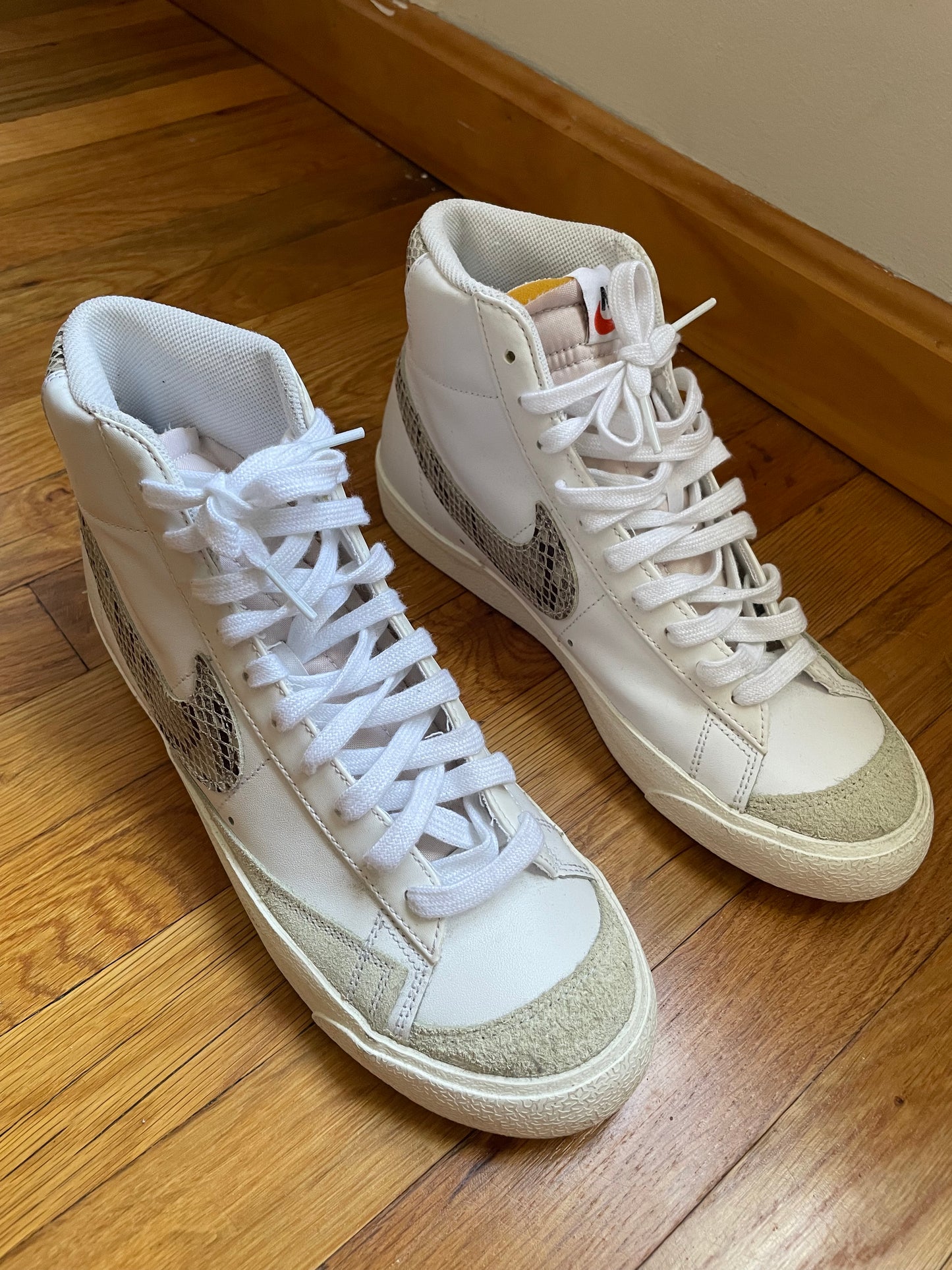Nike Men’s White Blazer Mid 77 Vintage Snakeskin Swoosh Size 9