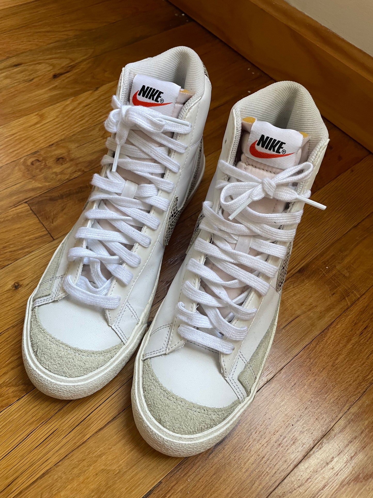 Nike Men’s White Blazer Mid 77 Vintage Snakeskin Swoosh Size 9