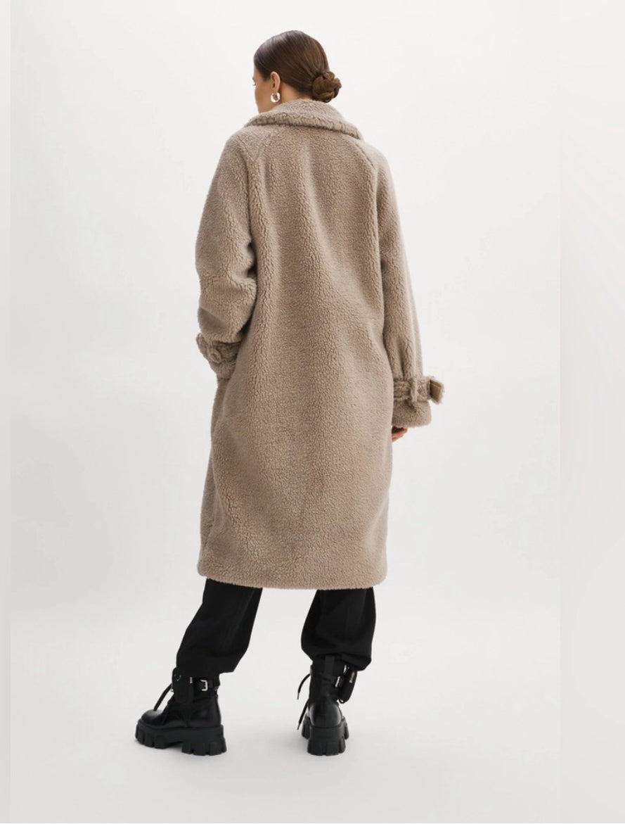 Lamarque Malani Taupe Oversized Faux Fur Sherpa Teddy Coat Size Medium $325
