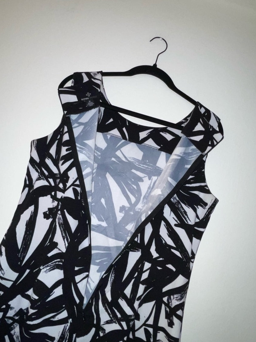 Ronni Nicole Black & White Abstract Print Sleeveless Shift Dress Size 12