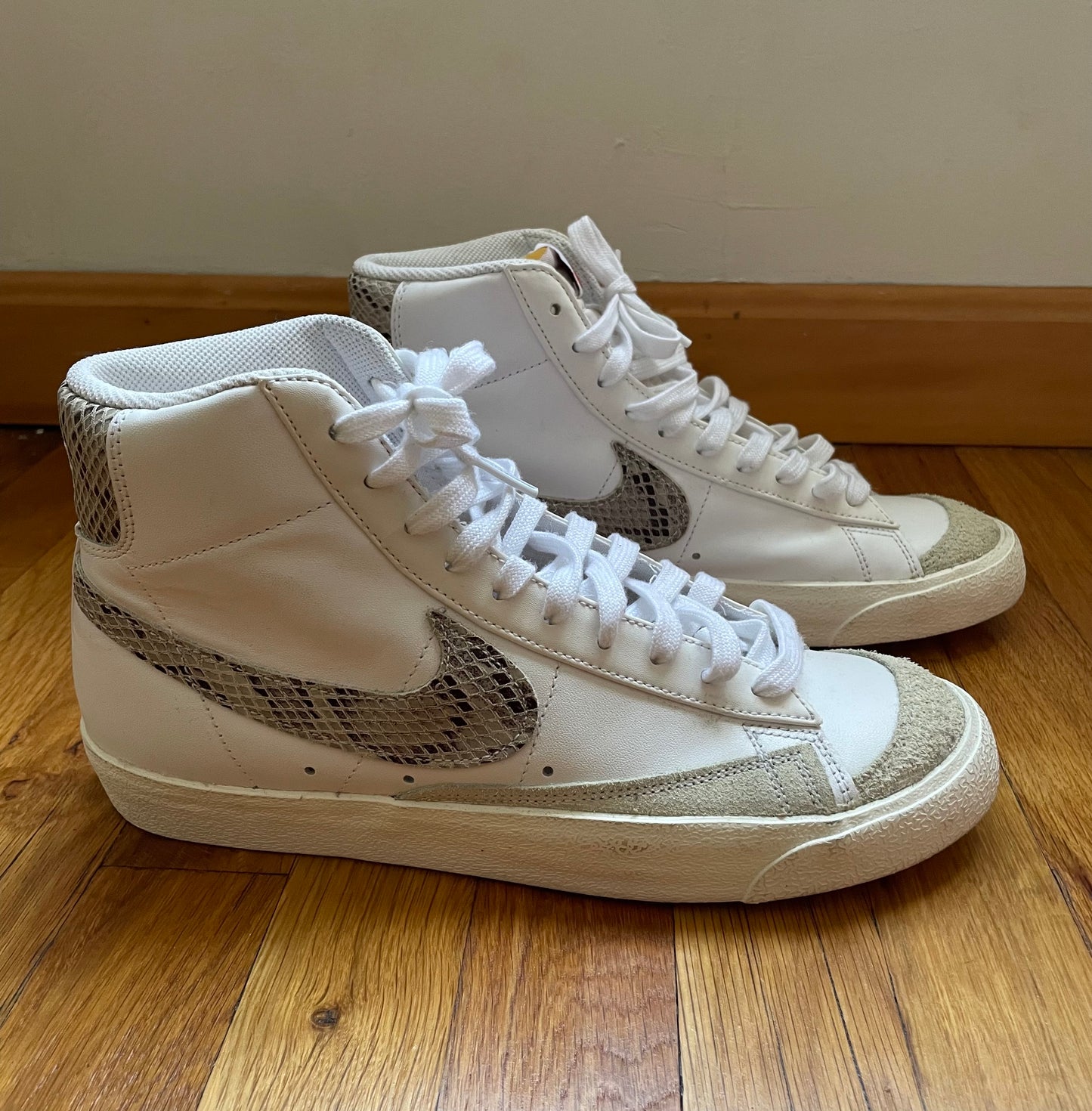 Nike Men’s White Blazer Mid 77 Vintage Snakeskin Swoosh Size 9
