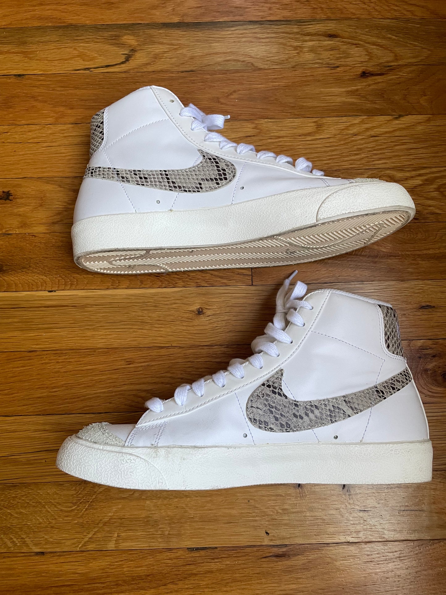 Nike Men’s White Blazer Mid 77 Vintage Snakeskin Swoosh Size 9