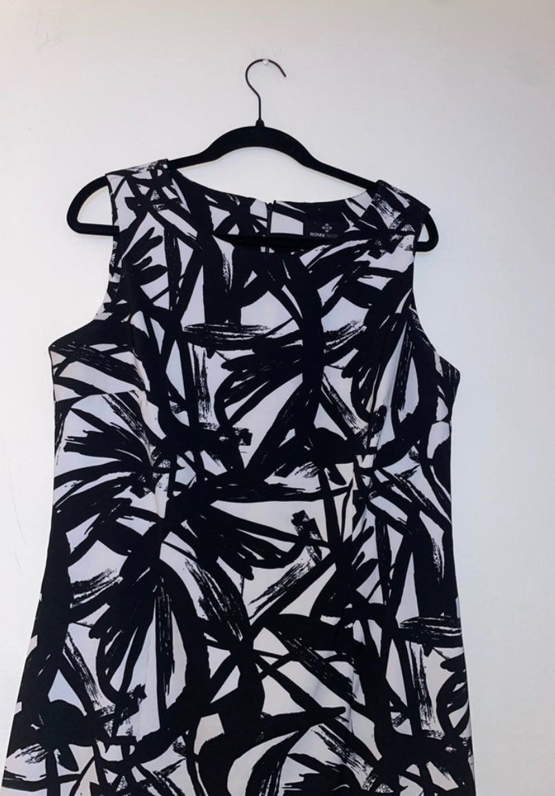 Ronni Nicole Black & White Abstract Print Sleeveless Shift Dress Size 12