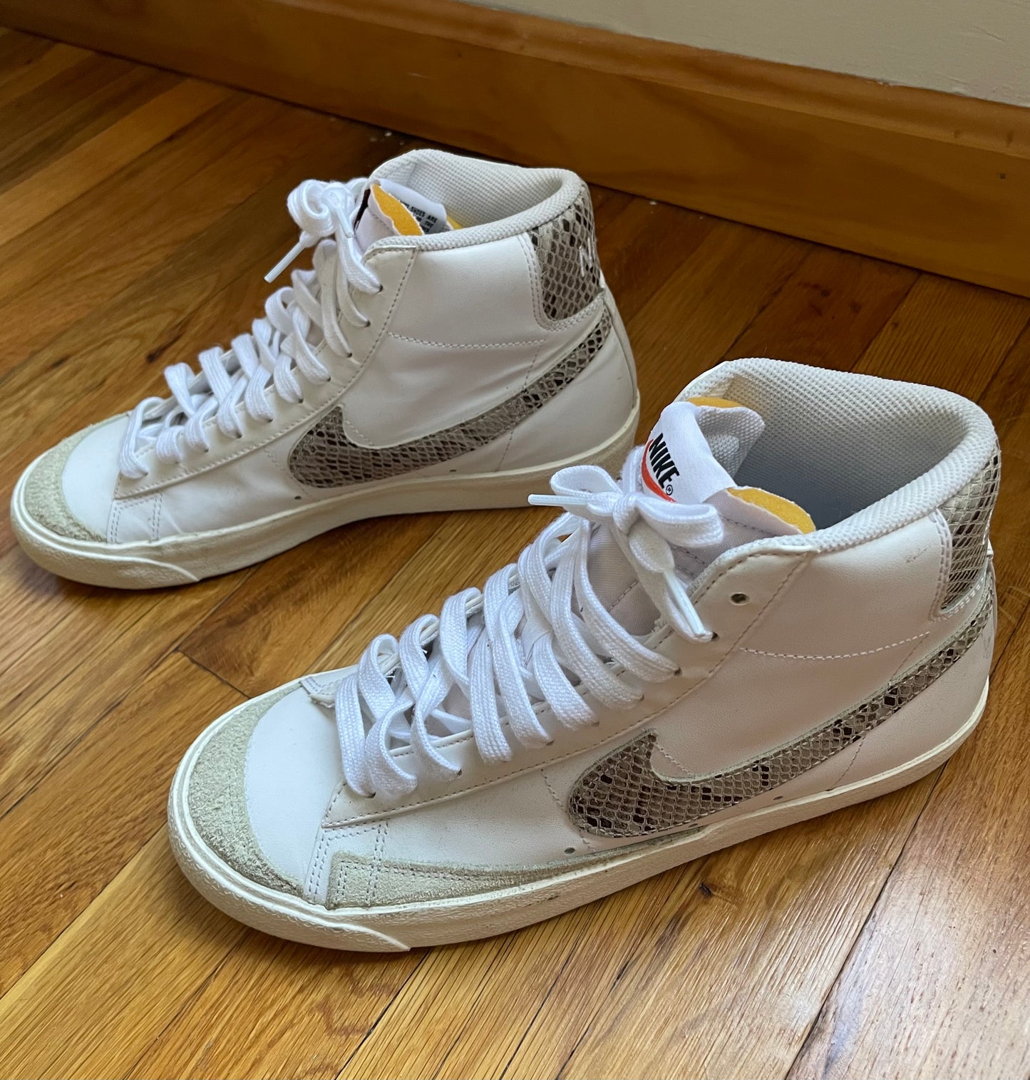Nike Men’s White Blazer Mid 77 Vintage Snakeskin Swoosh Size 9