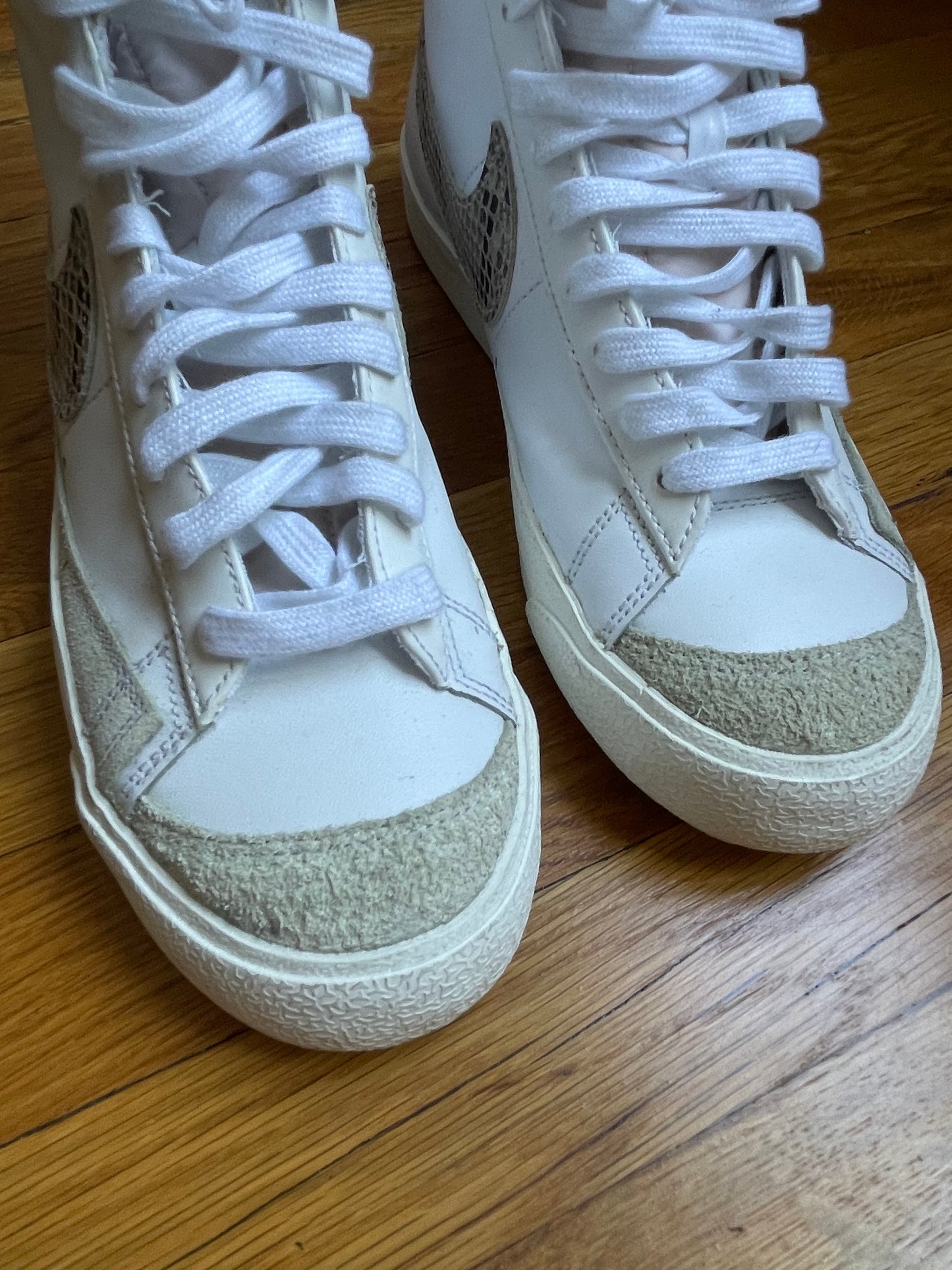 Nike Men’s White Blazer Mid 77 Vintage Snakeskin Swoosh Size 9