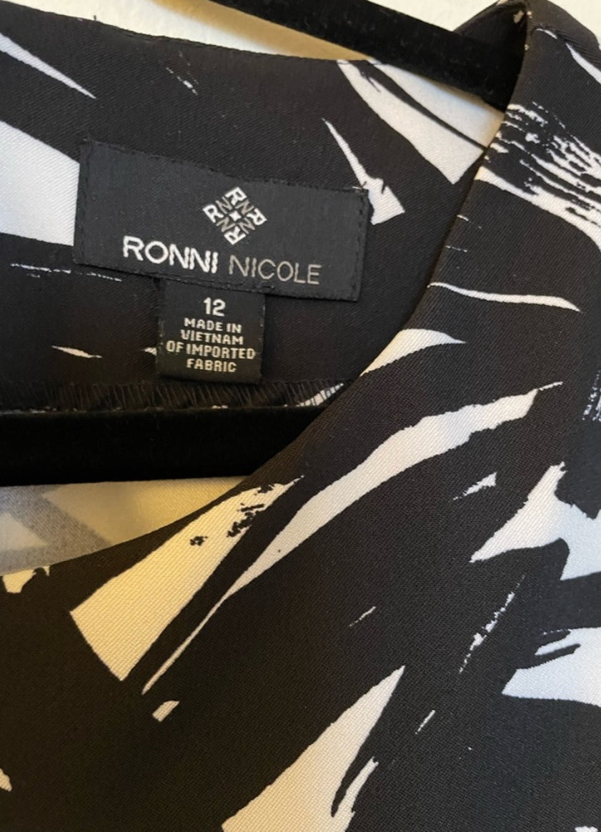 Ronni Nicole Black & White Abstract Print Sleeveless Shift Dress Size 12