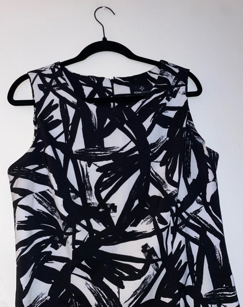 Ronni Nicole Black & White Abstract Print Sleeveless Shift Dress Size 12