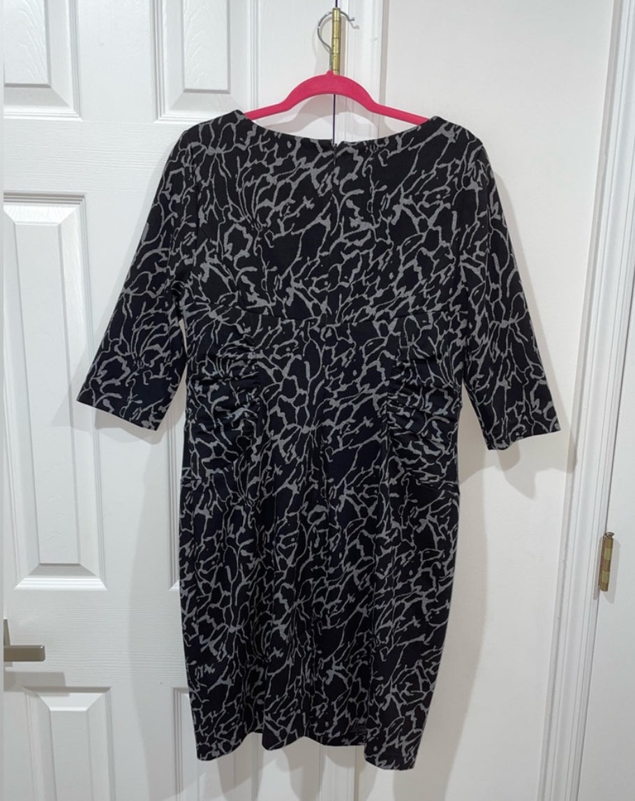 Adrianna Papell Black Gray Knit Ruched Sheath Dress Knee Length Size 14P