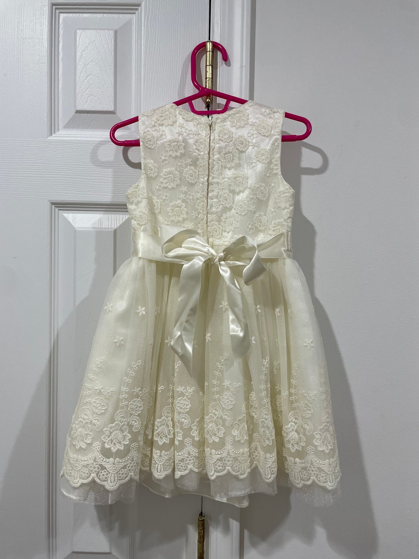 Bonnie Jean Ivory Lace Embroidered Scallop Hem Flower Girl Dress Size 4T
