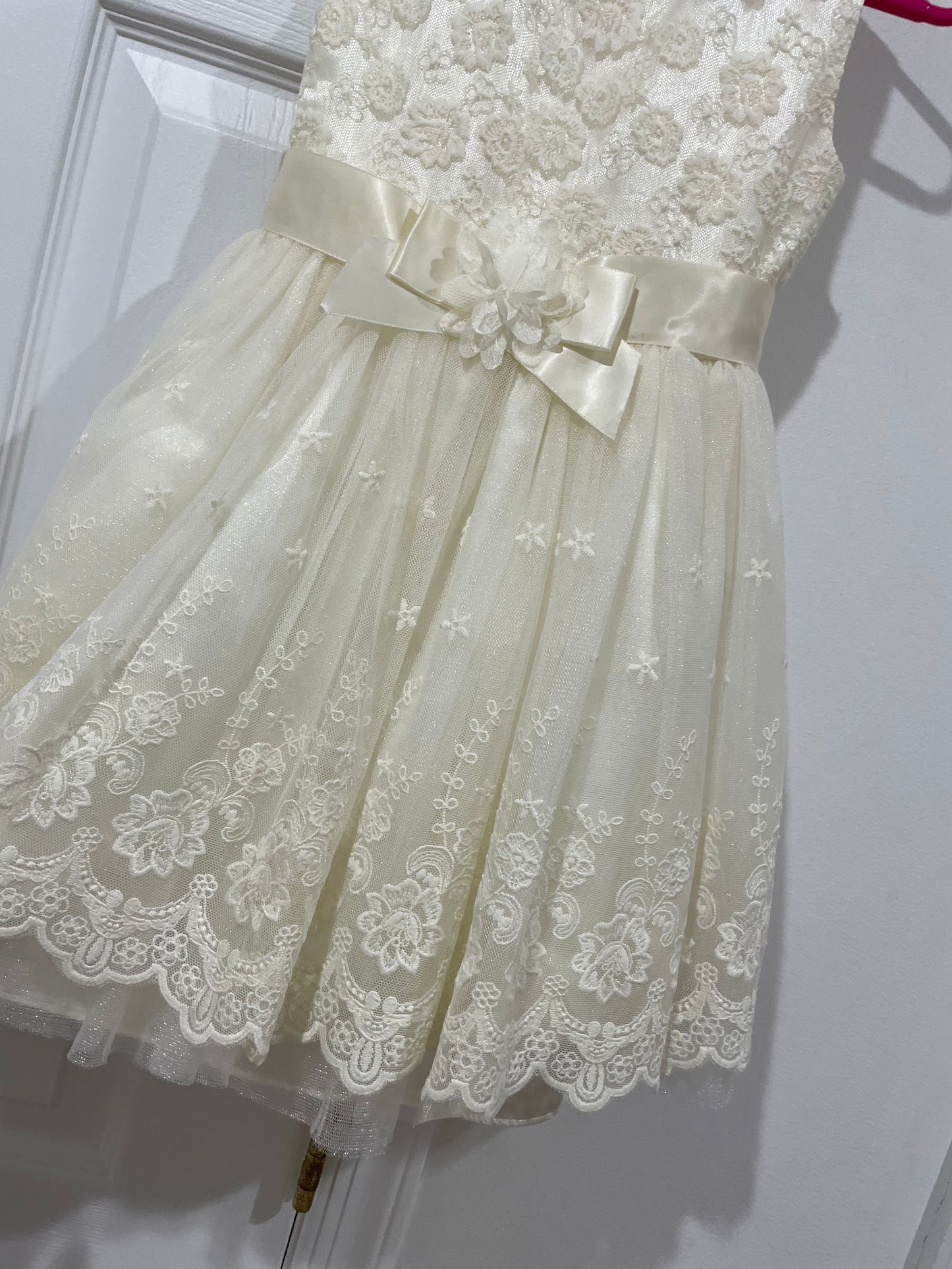 Bonnie Jean Ivory Lace Embroidered Scallop Hem Flower Girl Dress Size 4T