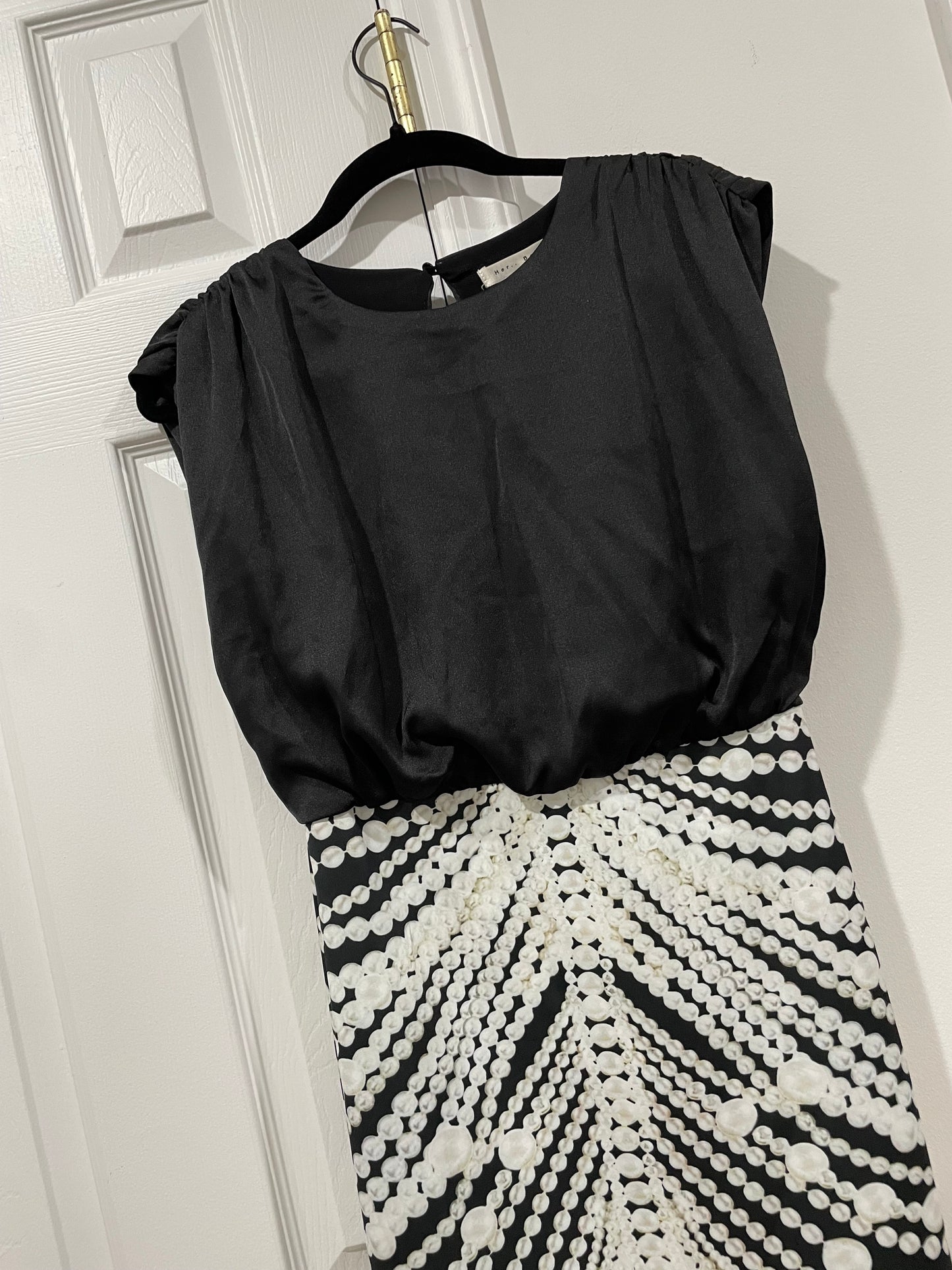 Her.. Bottari Black Satin Pearl Printed Sheath Pencil Midi Dress Size Small
