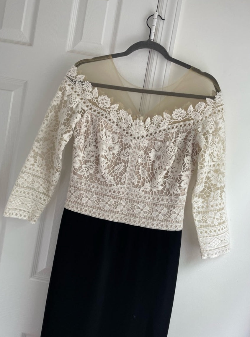 Tadashi Shoji Crochet Bodice Lace Gown Formal Dress Illusion Neckline Size 6