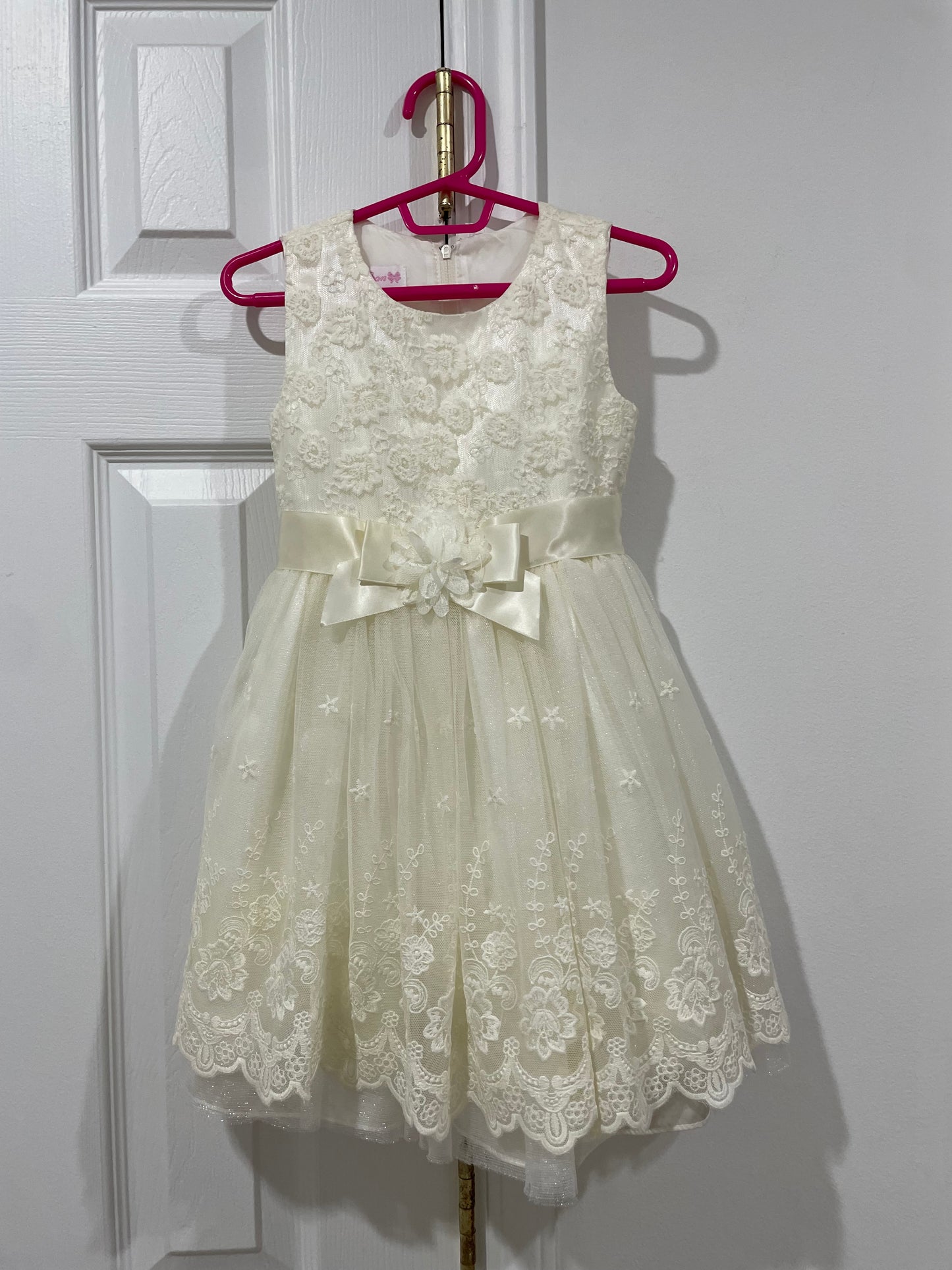 Bonnie Jean Ivory Lace Embroidered Scallop Hem Flower Girl Dress Size 4T