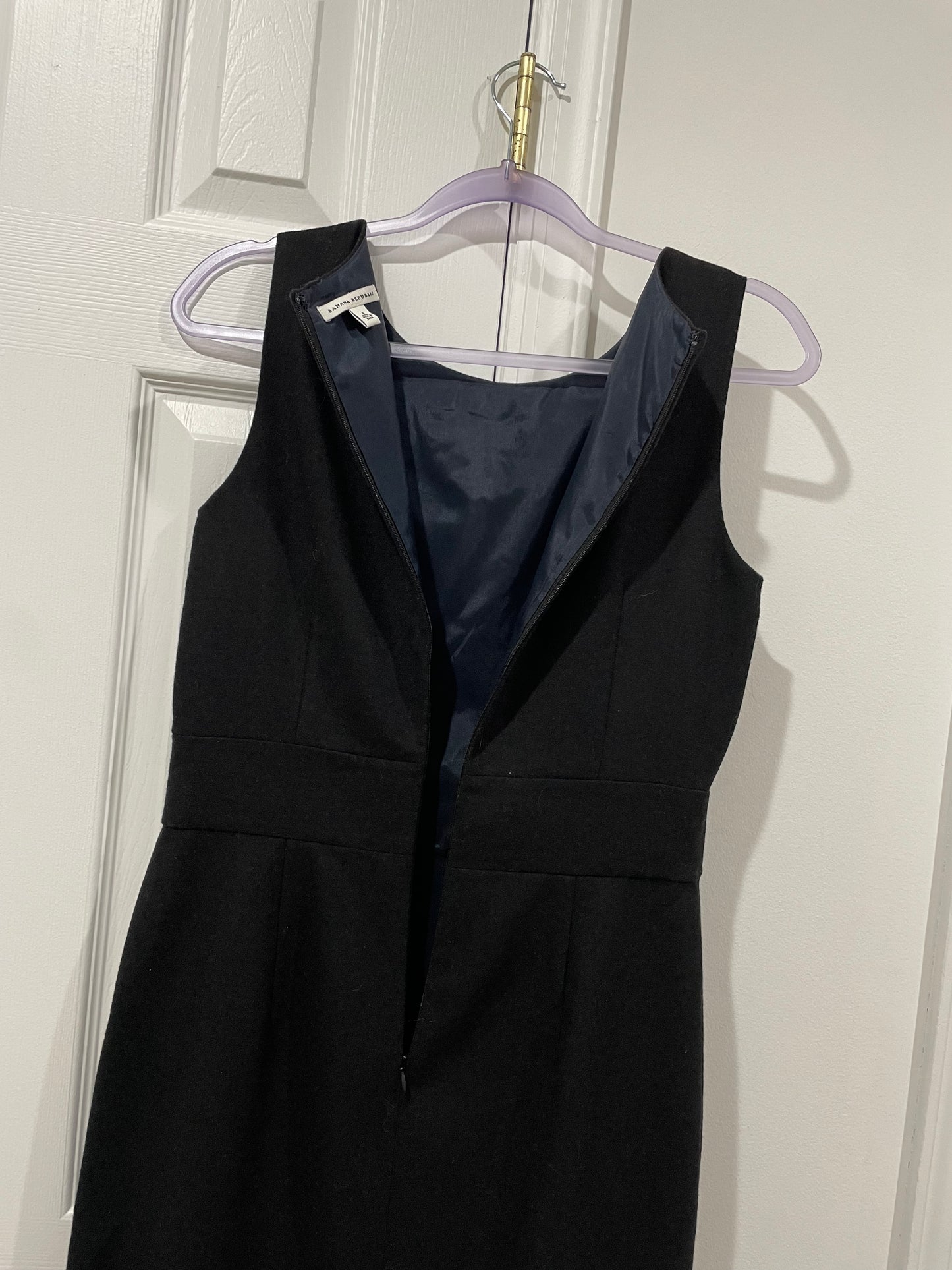 Banana Republic Wool Blend Jewel Neck Black Sheath Dress Knee Length Size 6 $165