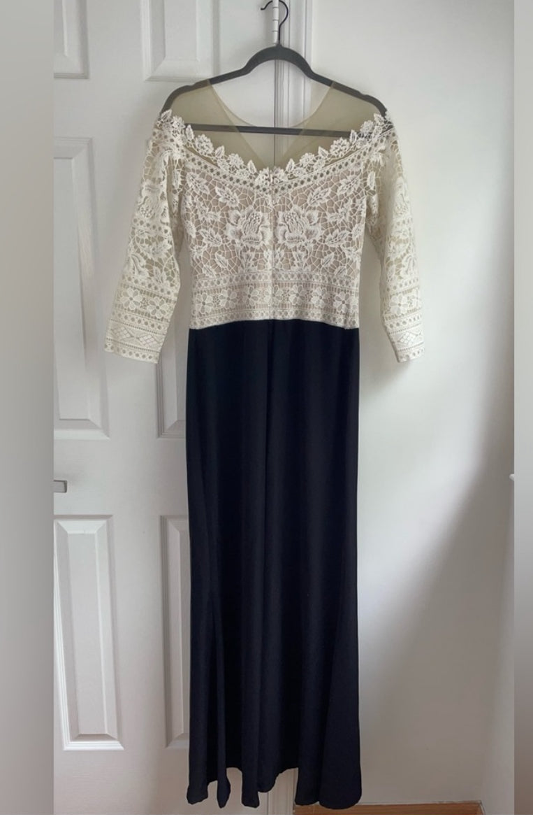 Tadashi Shoji Crochet Bodice Lace Gown Formal Dress Illusion Neckline Size 6