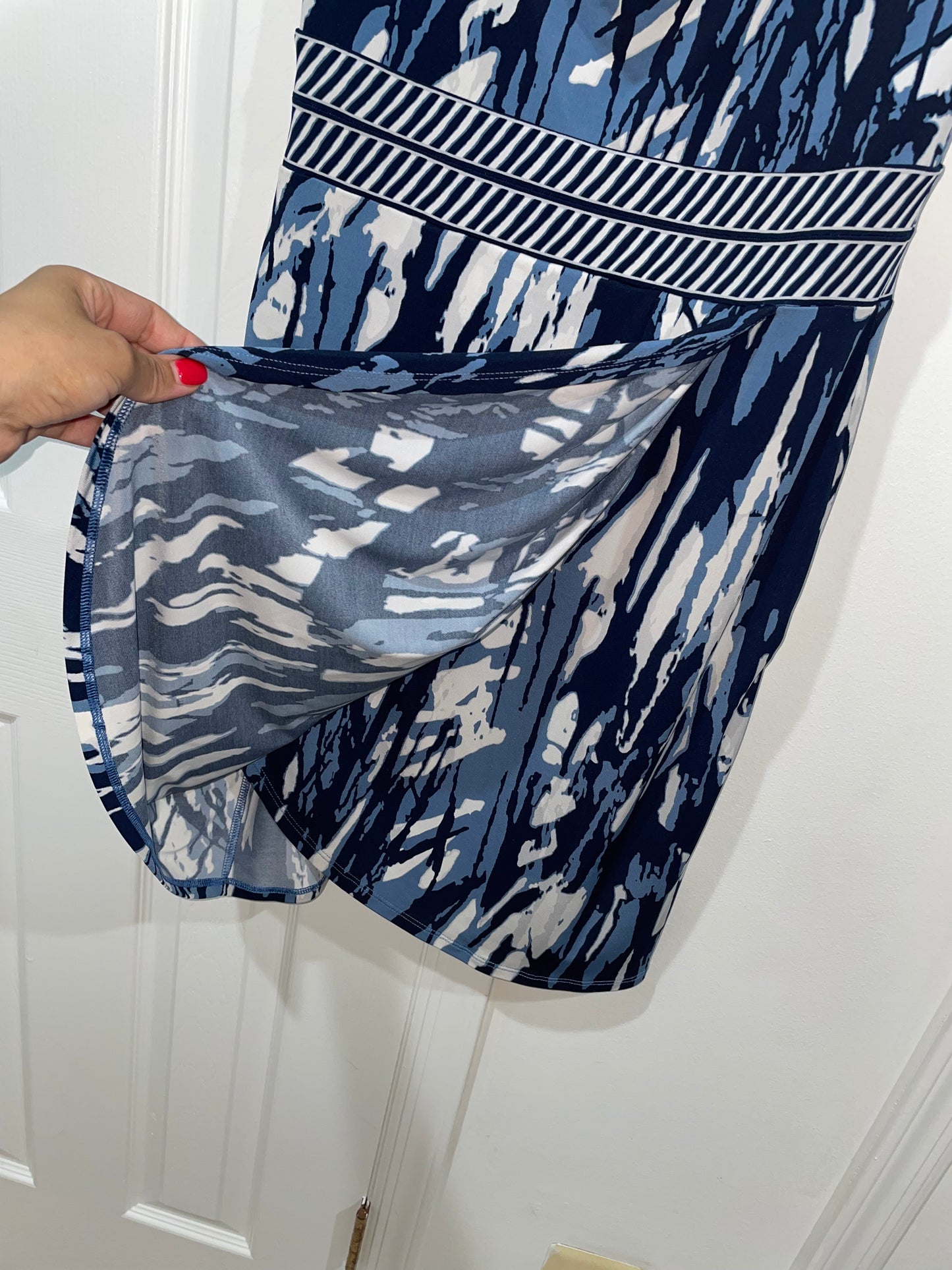 BCBGMAXAZRIA Ema Blue & White Faux Wrap Cowl Neck Stretchy Dress Size Small