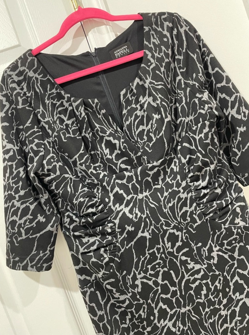 Adrianna Papell Black Gray Knit Ruched Sheath Dress Knee Length Size 14P
