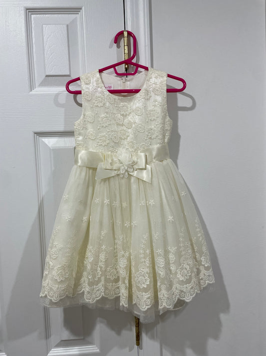 Bonnie Jean Ivory Lace Embroidered Scallop Hem Flower Girl Dress Size 4T
