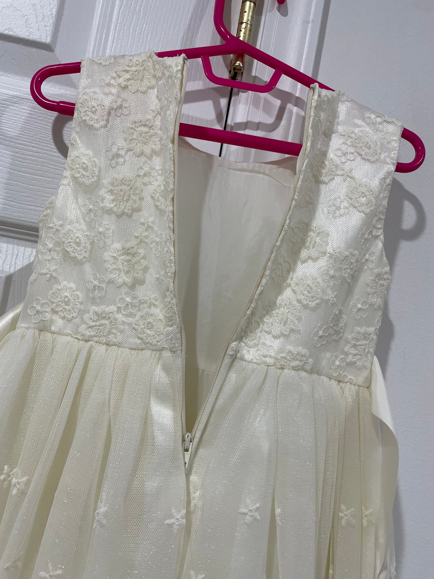 Bonnie Jean Ivory Lace Embroidered Scallop Hem Flower Girl Dress Size 4T