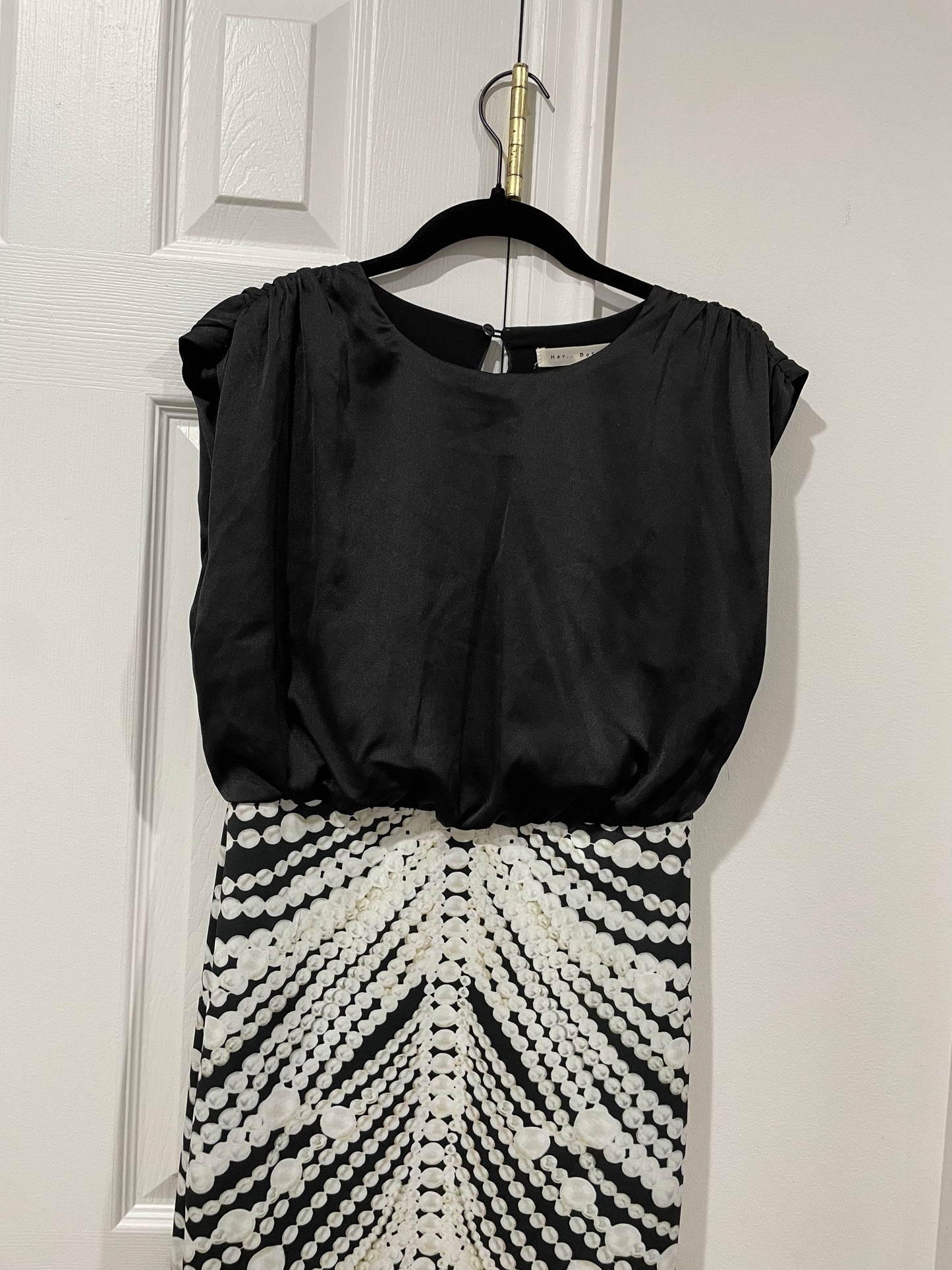 Her.. Bottari Black Satin Pearl Printed Sheath Pencil Midi Dress Size Small