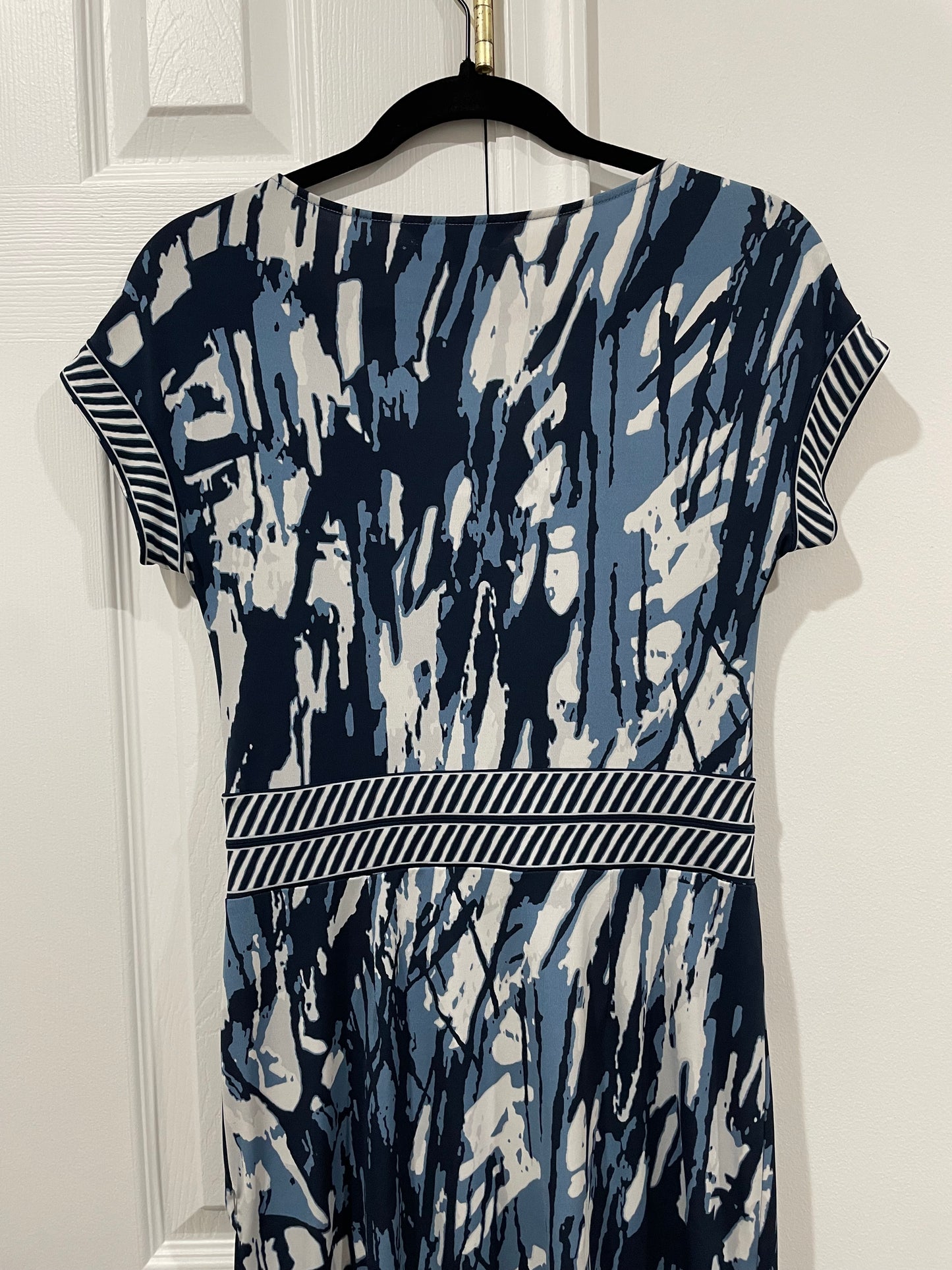 BCBGMAXAZRIA Ema Blue & White Faux Wrap Cowl Neck Stretchy Dress Size Small