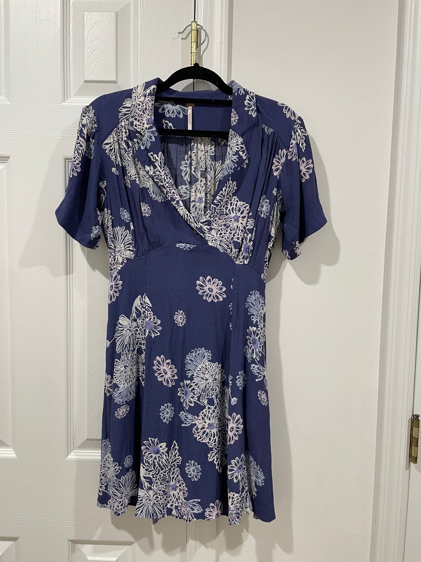 Free People Blue Hawaii Fit & Flare Floral Print Short Sleeve Mini Dress Size XS