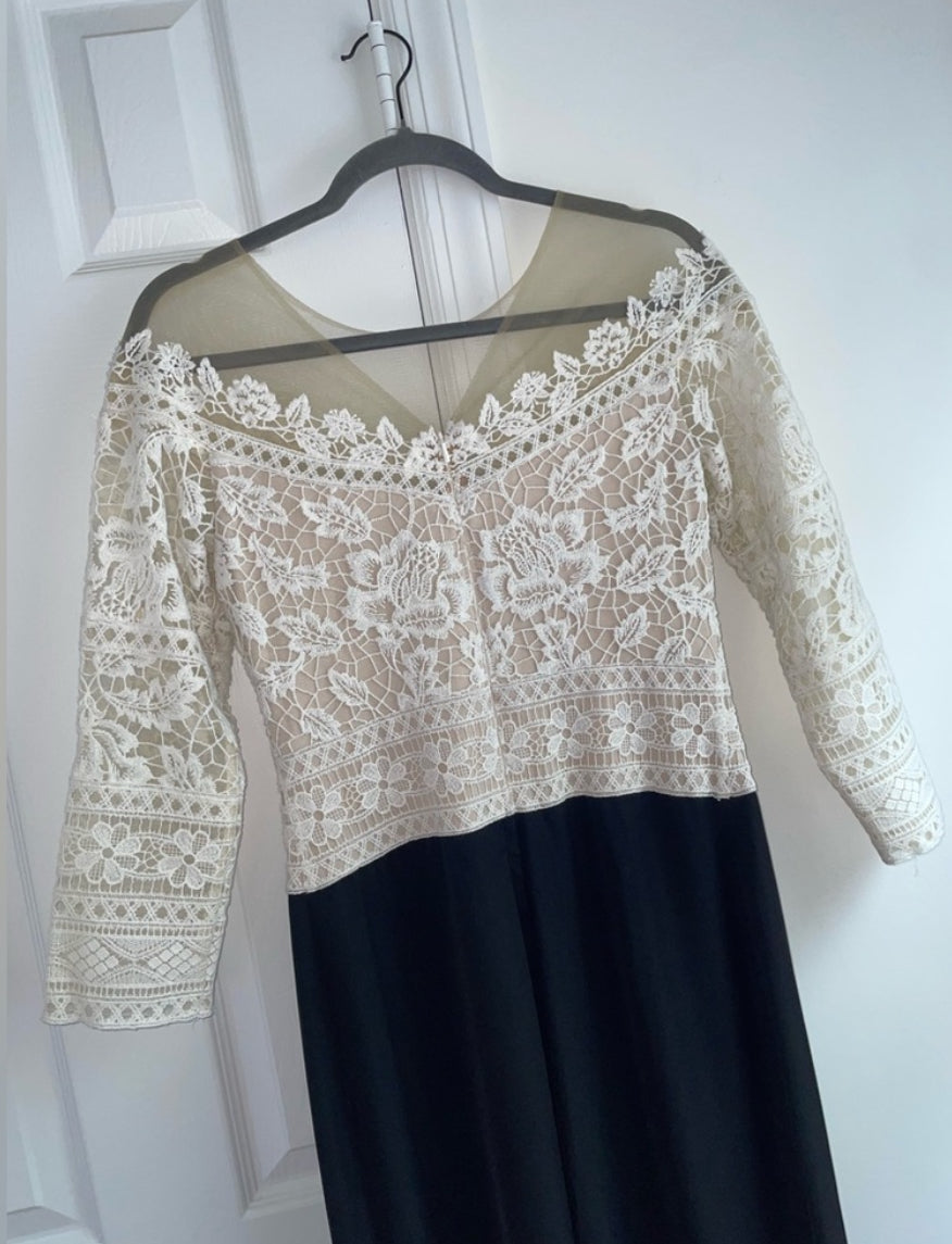 Tadashi Shoji Crochet Bodice Lace Gown Formal Dress Illusion Neckline Size 6