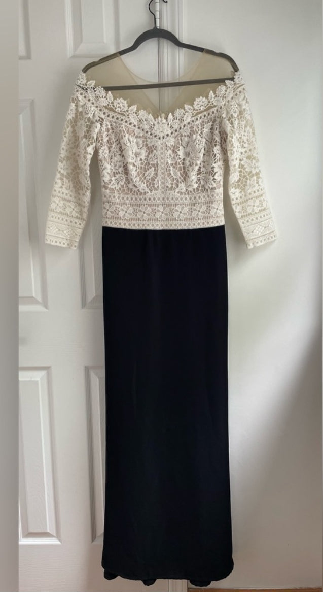 Tadashi Shoji Crochet Bodice Lace Gown Formal Dress Illusion Neckline Size 6