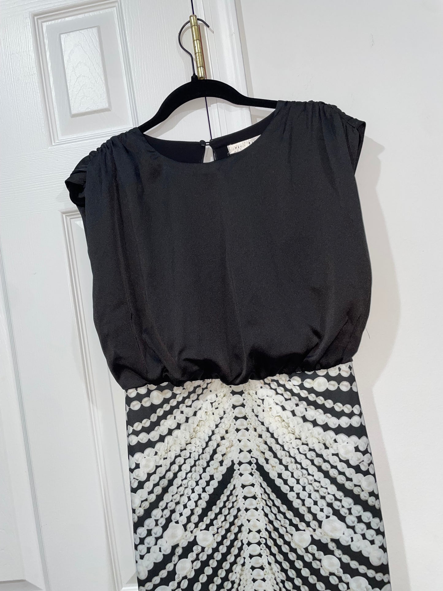 Her.. Bottari Black Satin Pearl Printed Sheath Pencil Midi Dress Size Small