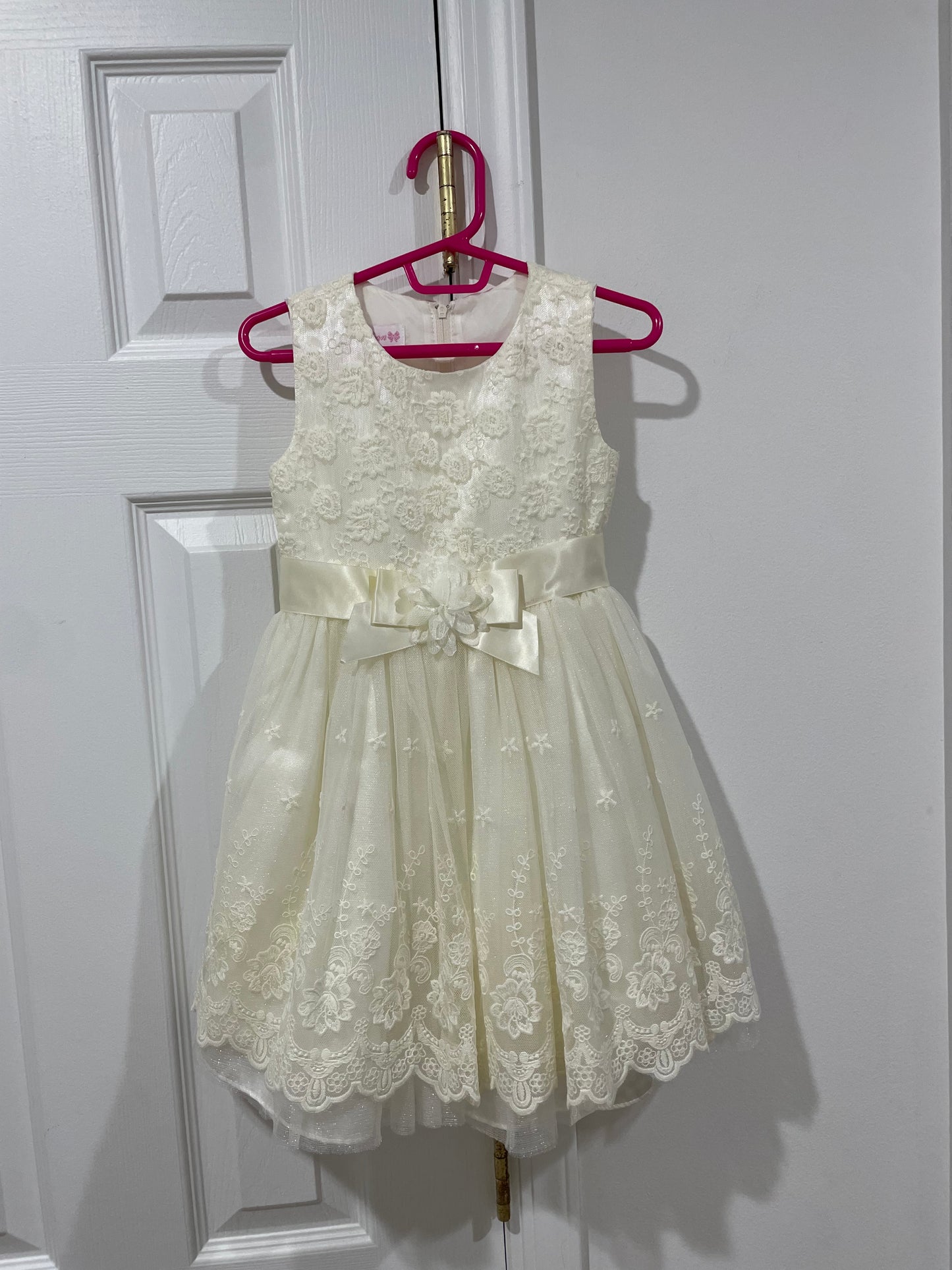 Bonnie Jean Ivory Lace Embroidered Scallop Hem Flower Girl Dress Size 4T
