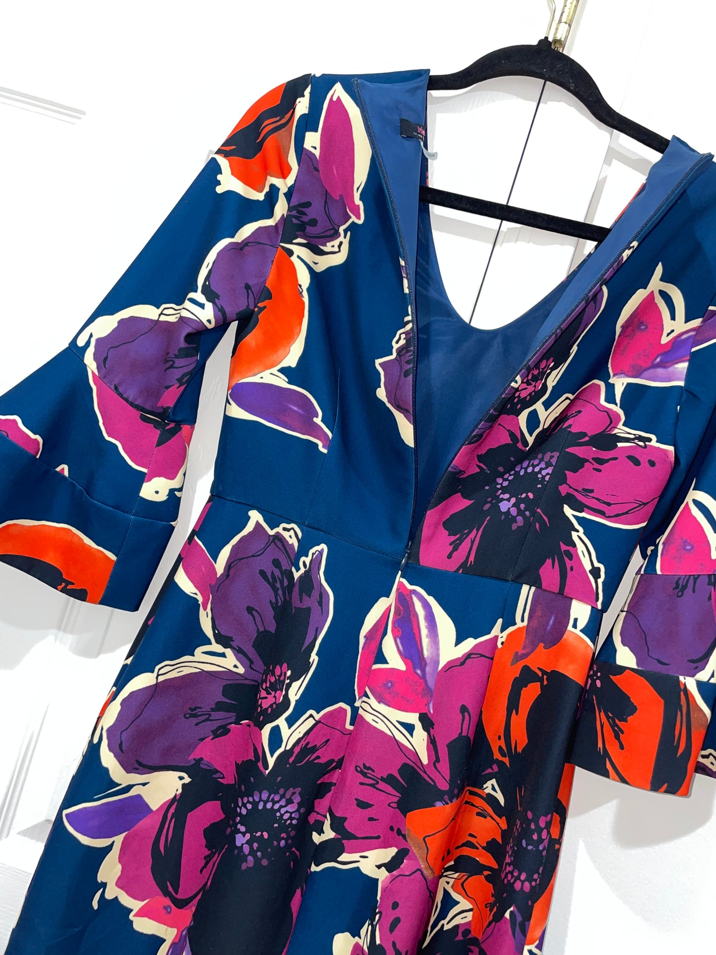 Trina Turk Mamie Blue Floral Bell Sleeve V-Neck Dress Size 0 $168