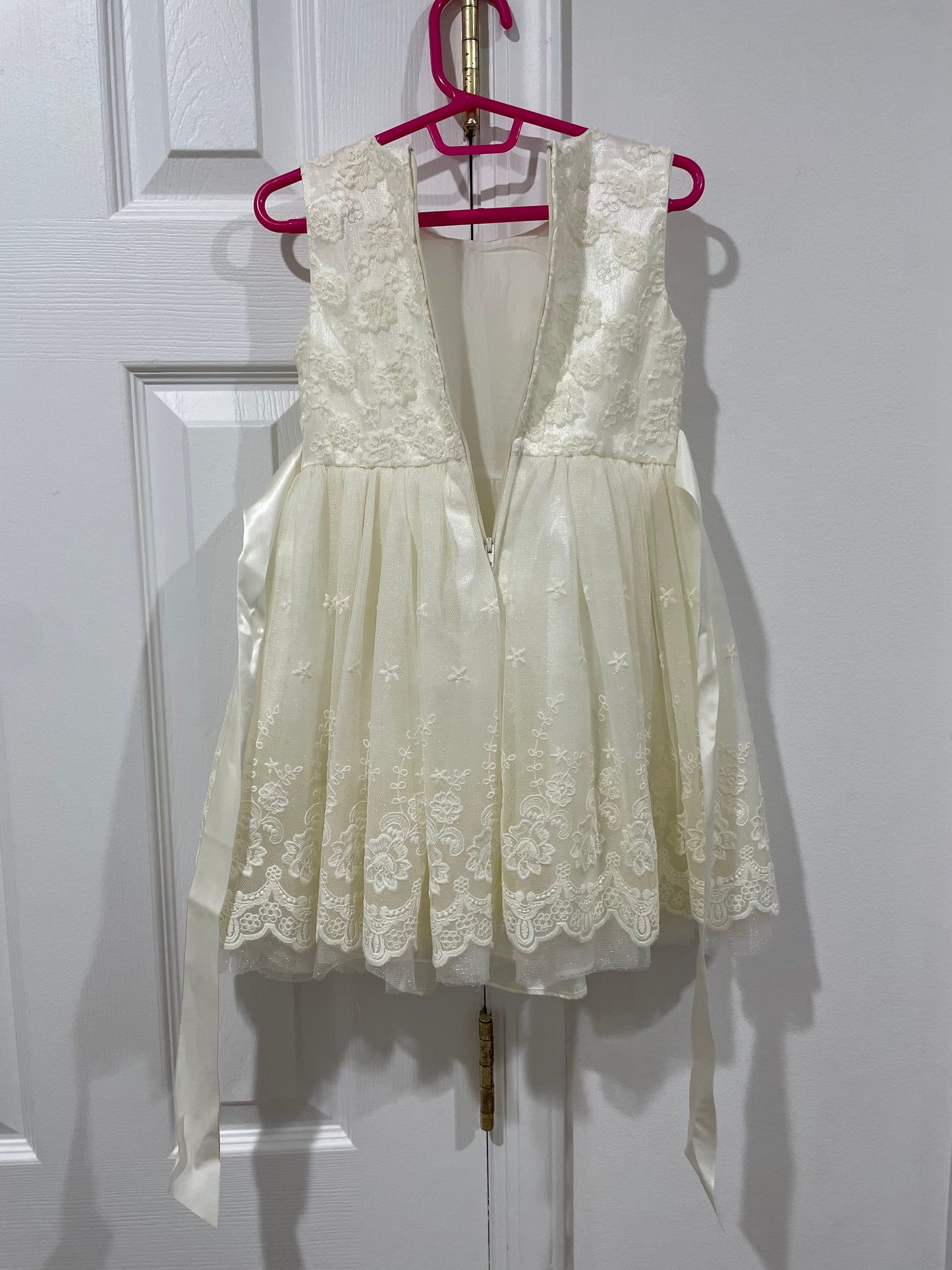 Bonnie Jean Ivory Lace Embroidered Scallop Hem Flower Girl Dress Size 4T