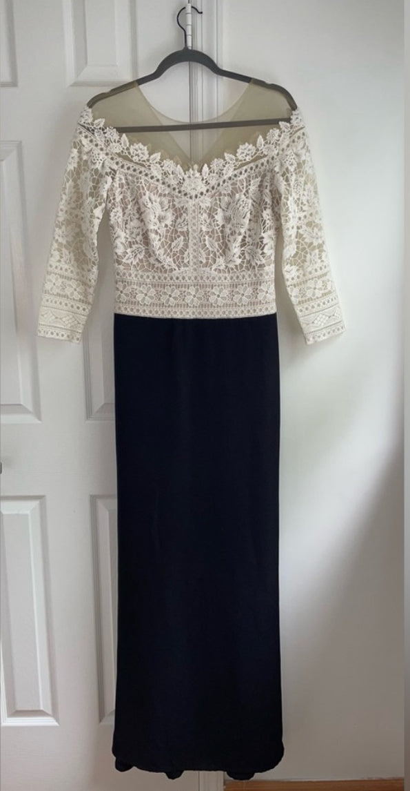 Tadashi Shoji Crochet Bodice Lace Gown Formal Dress Illusion Neckline Size 6