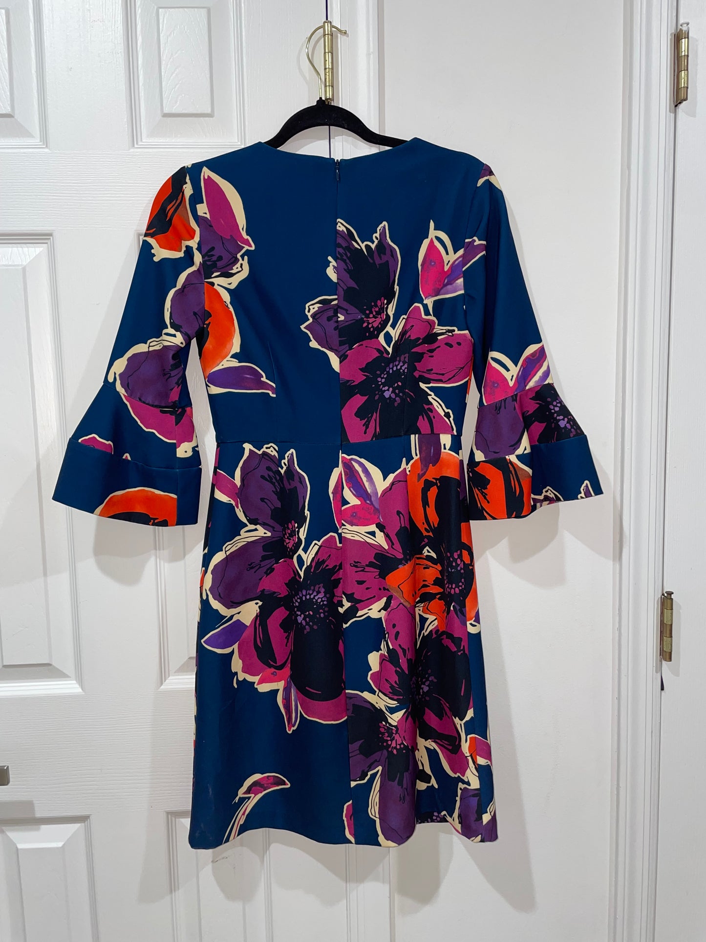 Trina Turk Mamie Blue Floral Bell Sleeve V-Neck Dress Size 0 $168