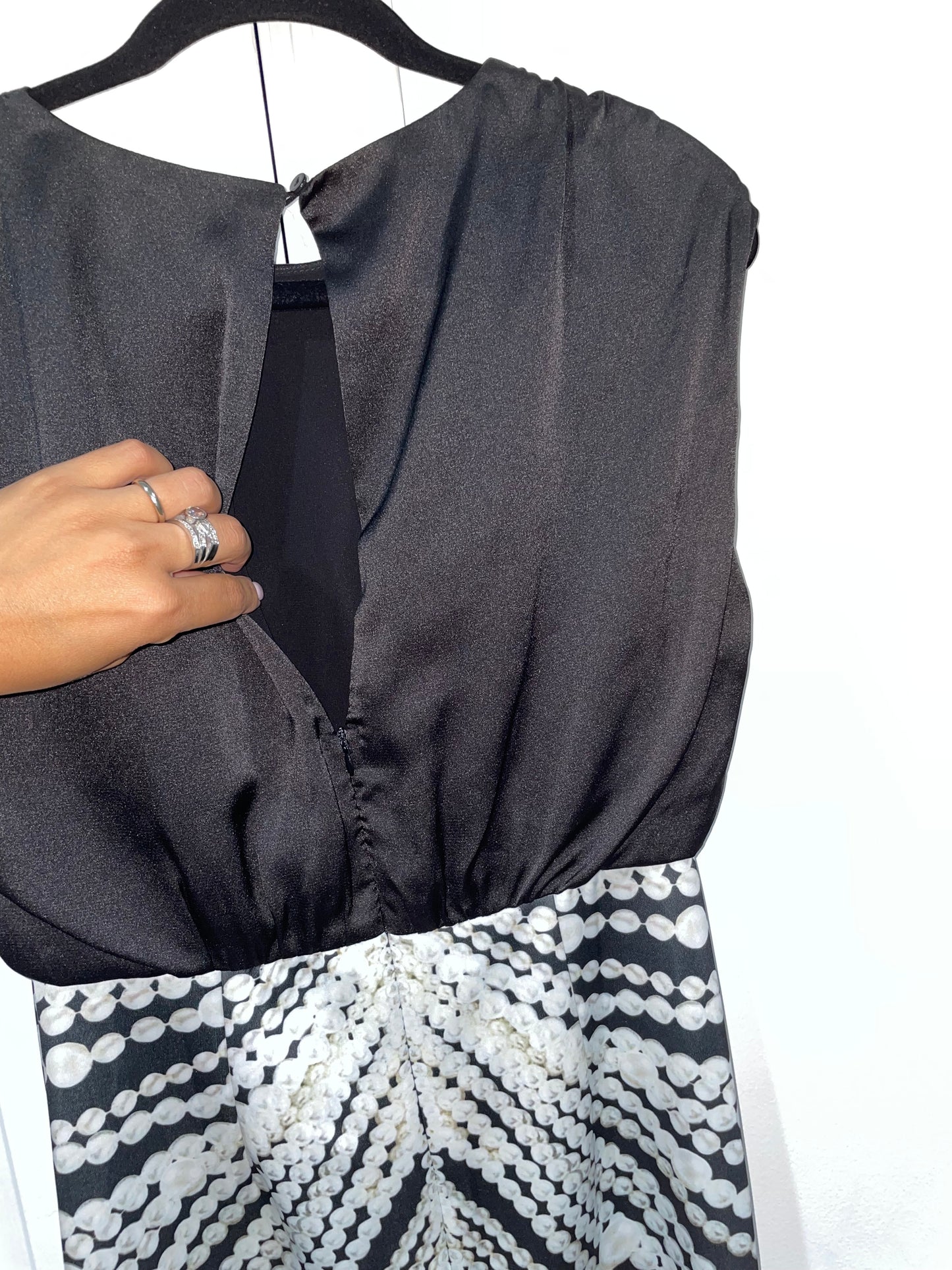 Her.. Bottari Black Satin Pearl Printed Sheath Pencil Midi Dress Size Small