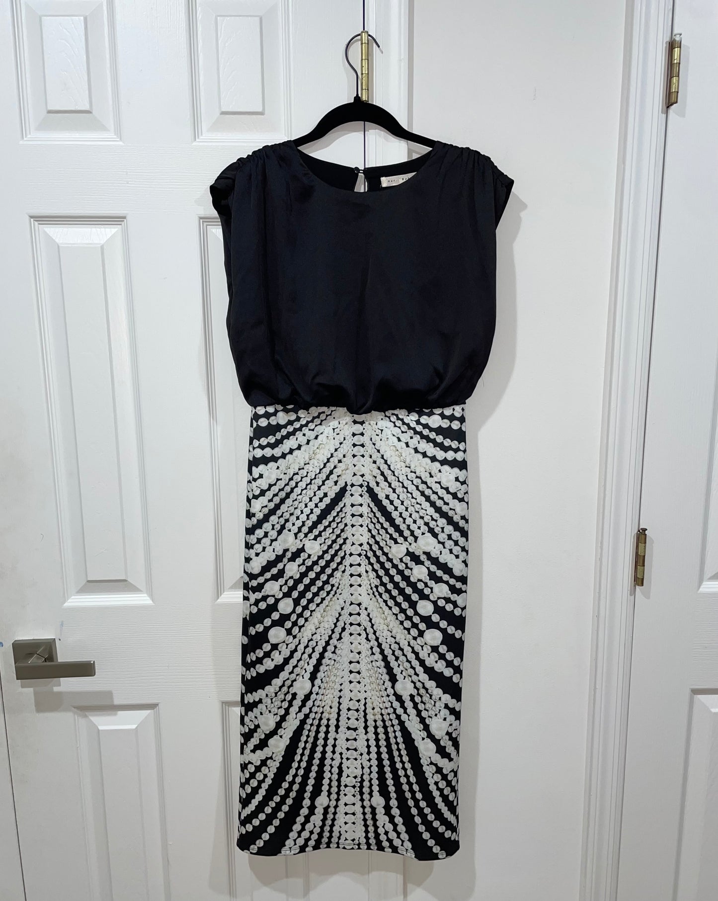 Her.. Bottari Black Satin Pearl Printed Sheath Pencil Midi Dress Size Small