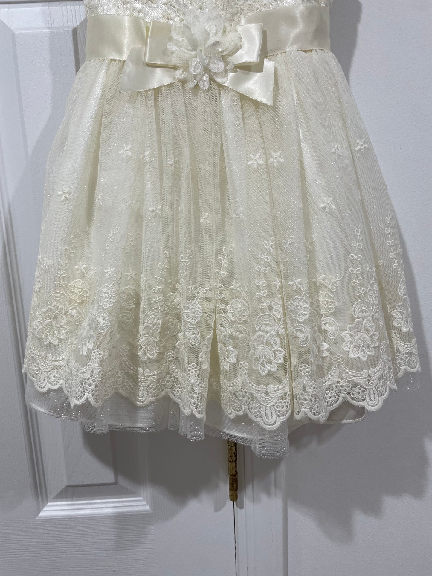 Bonnie Jean Ivory Lace Embroidered Scallop Hem Flower Girl Dress Size 4T